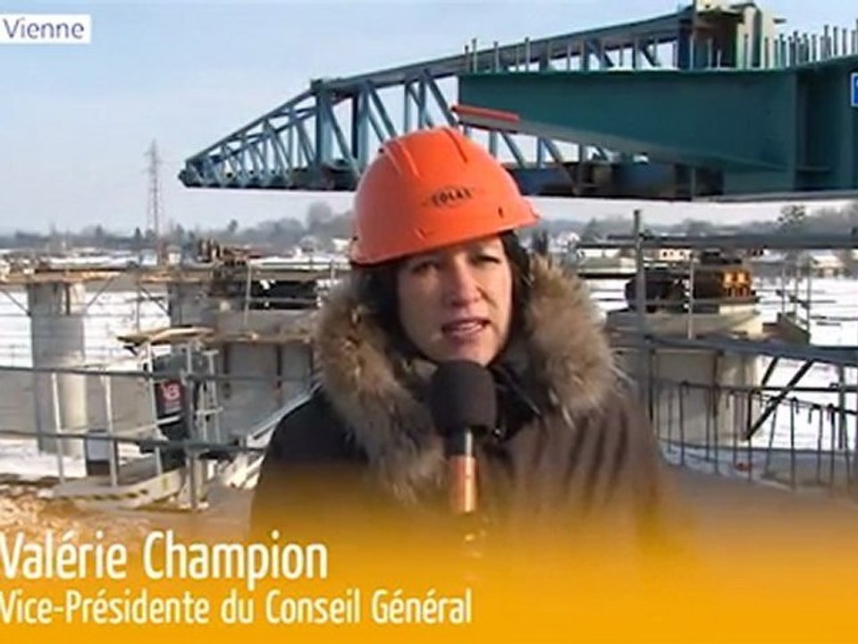 Lancement de la charpente métallique au dessus de la voie SNCF sur la rocade Est de Châtellerault