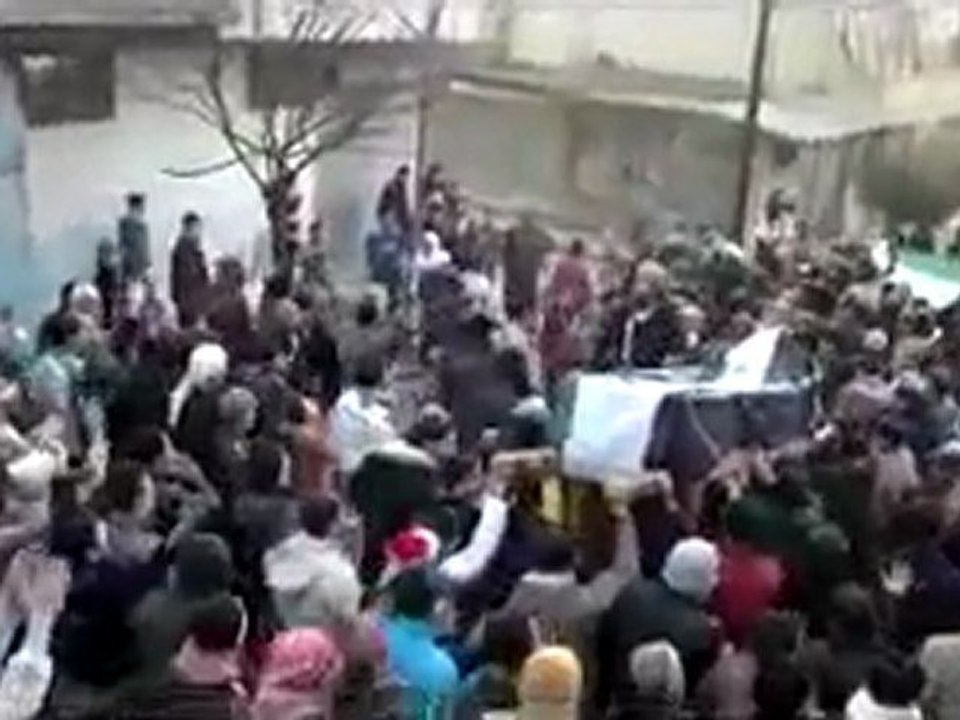 فري برس   ادلب معرة النعمان تشييع الشهيدة فاطمة العضم 9 2 2012