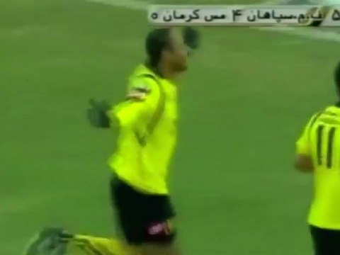 Un Brésilien marque un but incroyable en Iran !
