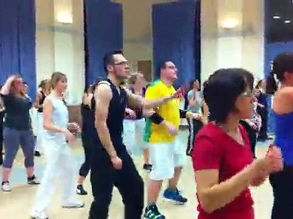 Lili Zumba : Get cool - sexy badadance ( Esquerdes)