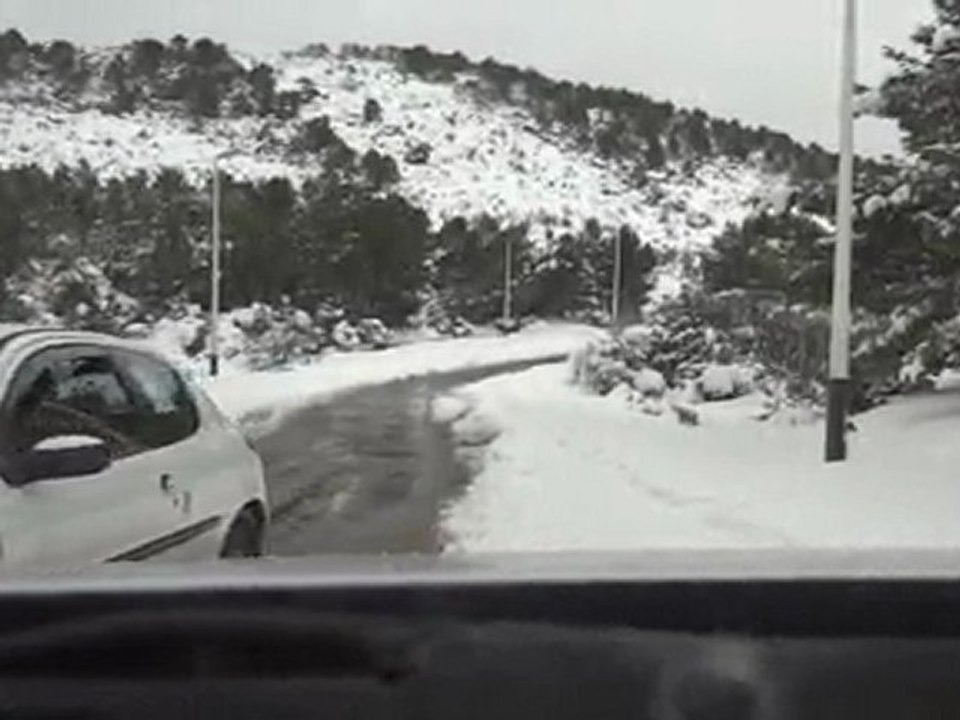 route vers hammam salhine par un jour de neige