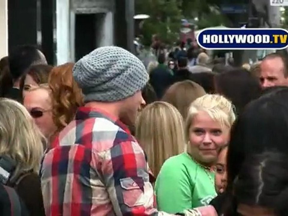 Twilight Stars Show Up At Kitson.