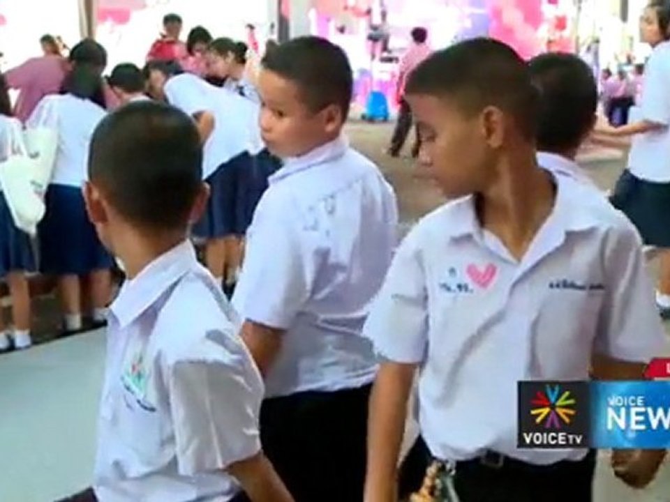 รายการข่าว Voice News ประจำวันที่ 14 กุมภาพันธ์ 2555 เวลา 22.00-23.00 น. : ตร.เคลียร์พื้นที่สุขุมวิท 71 แล้ว