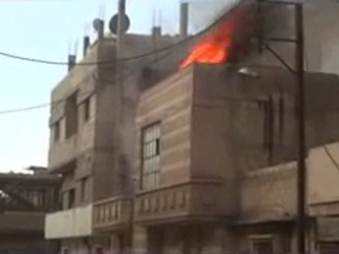 فري برس حمص باباعمرو إحتراق أحد المنازل جراء قصف الطيران الحربي