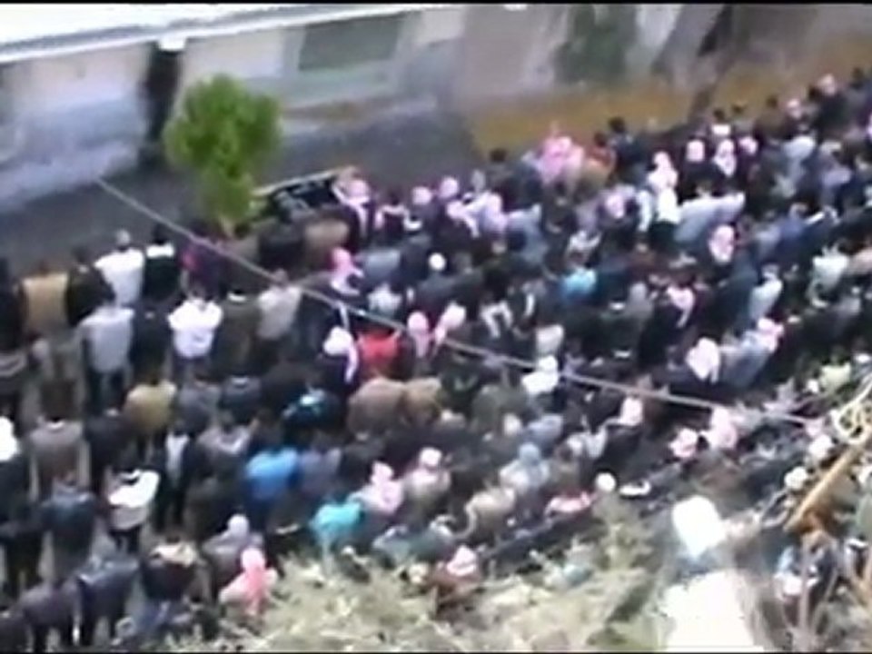 فري برس   حمص الوعر صلاة الجنازة على الشهيد حسين الحسين 8 2 2012