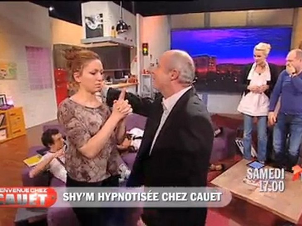 Shy'm hypnotisée chez Cauet