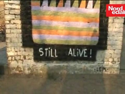 Eva Joly visite les Trois-Ponts à Roubaix et le café Chez Salah