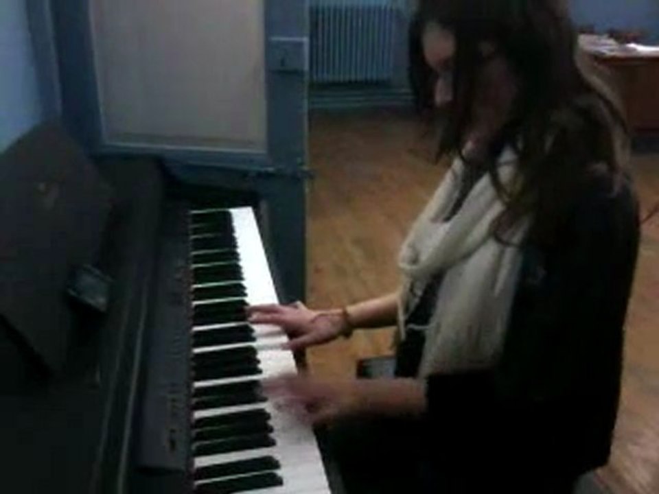 lea ; piano. | enjoy ♥