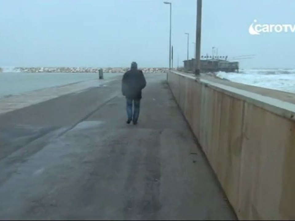 Icaro Tv. Il maltempo al mare