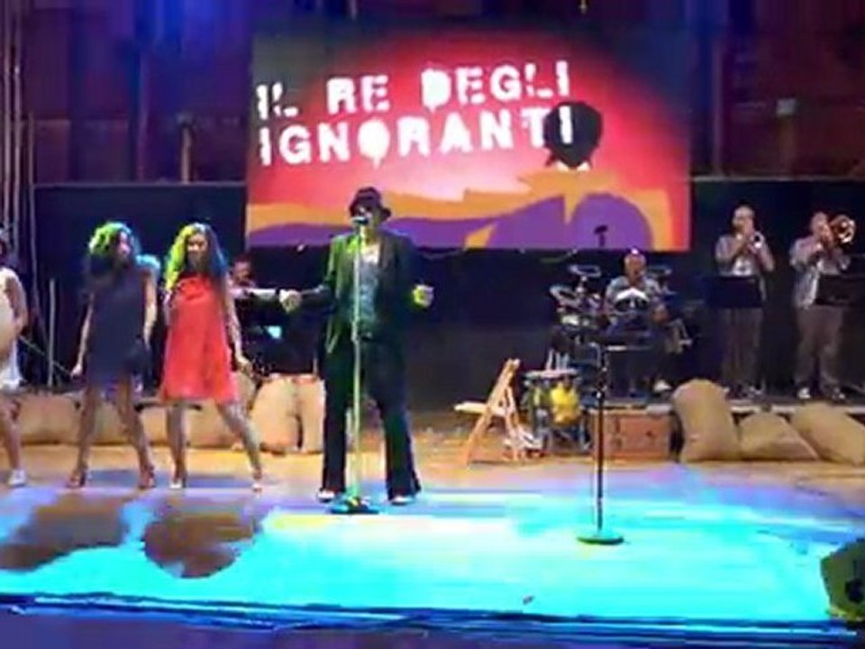 Il tuo bacio è come un rock - Il Re degli Ignoranti 2011 - Tributo Adriano Celentano