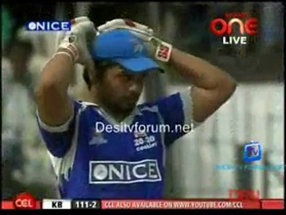 Karnataka Bulldozers vs.Mumbai Heroes - Karnataka Inning Ov11-12