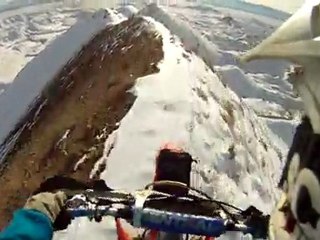 Extreme οδήγηση στην κορυφή του βουνού