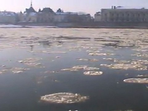 Saumur, la loire en glace sous le pont cessart