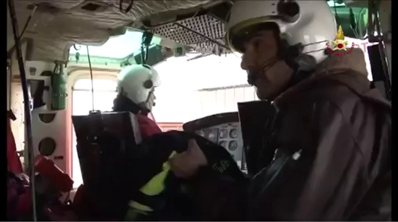 L'Aquila - Emergenza neve - VVF Aeree da Pescara verso L'Aquila 1