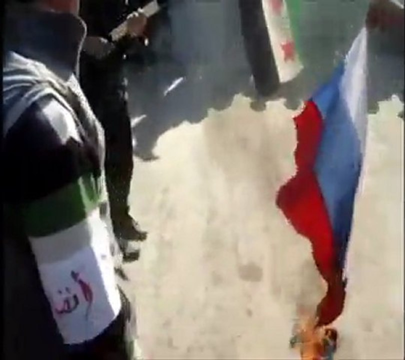فري برس   سرى كانيه رأس العين   حرق العلم الروسي  جمعة روسيا تقتل أطفالنا 10 2 2012