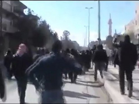 فري برس حلب مظاهرة المرجة التي وصلت لقسم الصالحيين وإطلاق النار عليها 10 2 2012