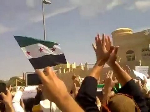 فري برس مظاهرة في دبي نصرة لحمص الجريحة 10 02 2012