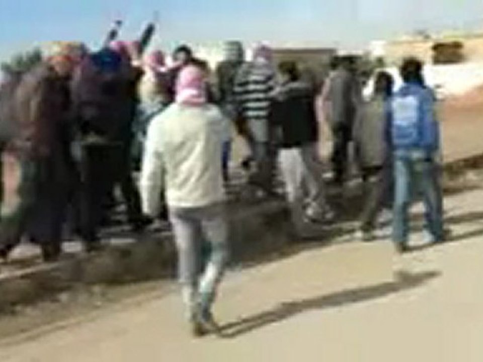 فري برس   مسكنة ريف حلب    مظاهرة جمعة النفير العام 10 2 2012