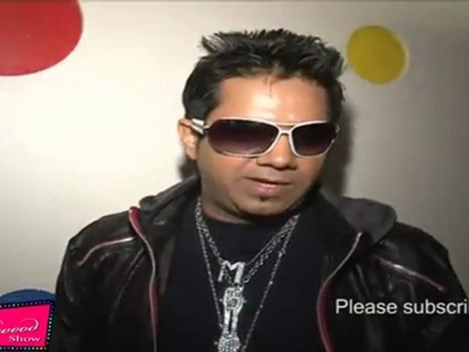 Very Hot Riya Sen Strikes Poses @ On Location PC Of Movie "Zindagi 50 50"