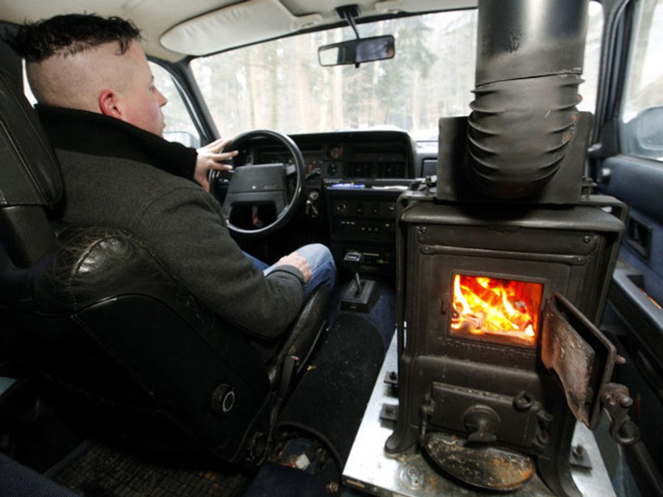 Il a installé une cheminée à bois dans sa voiture