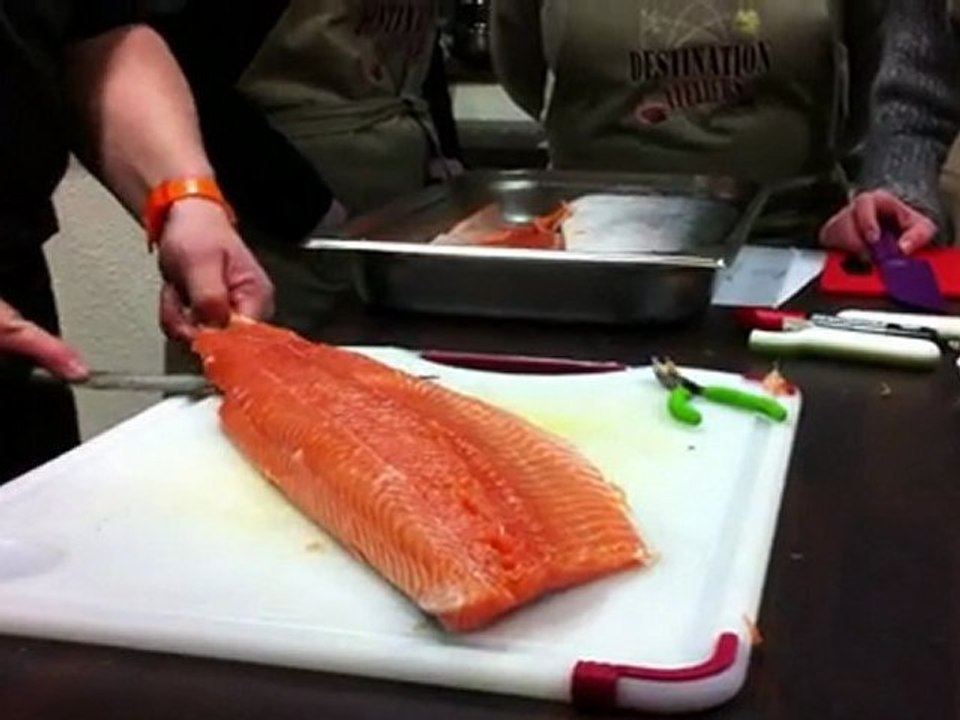 Comment enlever la peau d'un filet de saumon