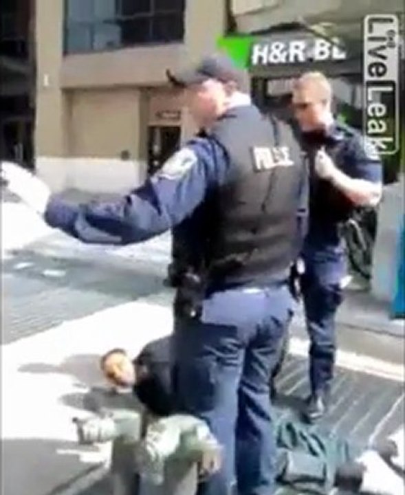 Brutalność policji NWO - Człowiek na wózku inwalidzkim