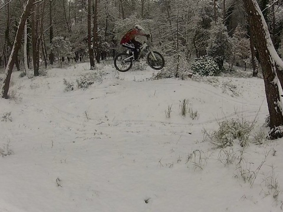 vtt enduro mauniere neige avec les potos