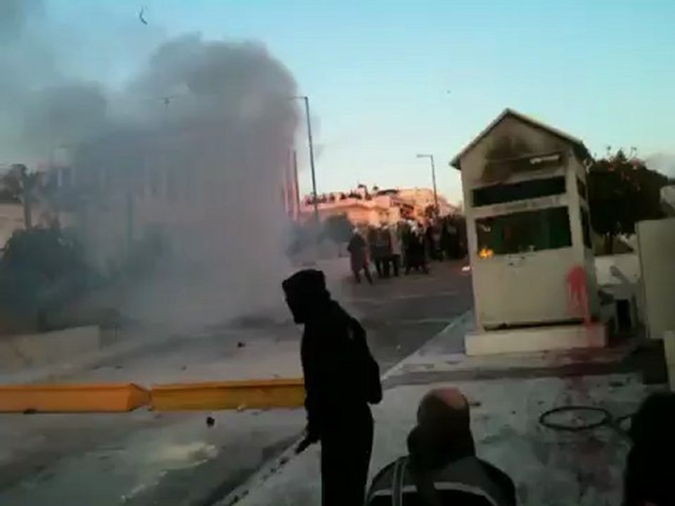 Σύνταγμα12.022012 Επεισόδια με φωτιές