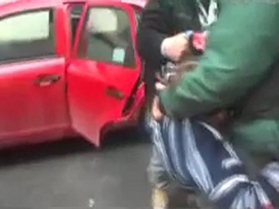 فري برس   حمص باباعمرو شهيدة تحت القصف 10 2 2012