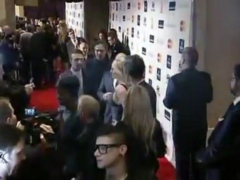 Celebrities react to Whitney Houston death