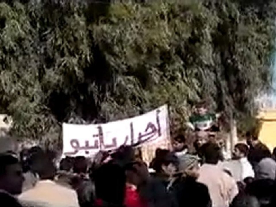 فري برس   ريف حلب   باتبو  مظاهرة حاشدة قبل قليل في جمعة النفير العام   روسيا تقتل أطفالنا   نصرة لحمص والمدن المنكوبة 10 2 2012