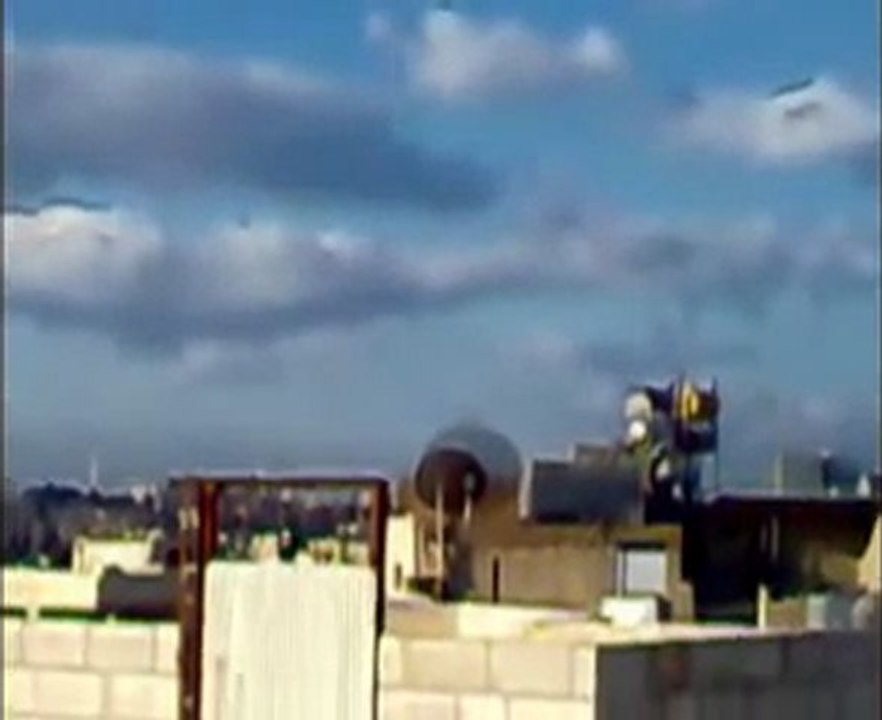 فري برس   حماة   أصوات القصف على المدينة في حي القصور 11 2 2012