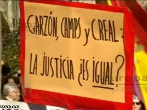 Miles de personas expresan su apoyo a Garzón