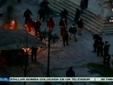 Policía griega reprime protesta frente al Parlamento