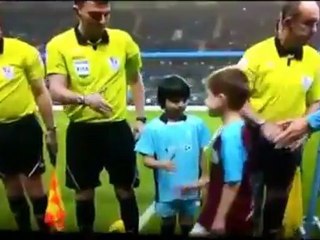 Αρνήθηκε χειραψία η μασκότ της Άστον Βίλα