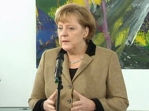 Syrian troops bombard Homs