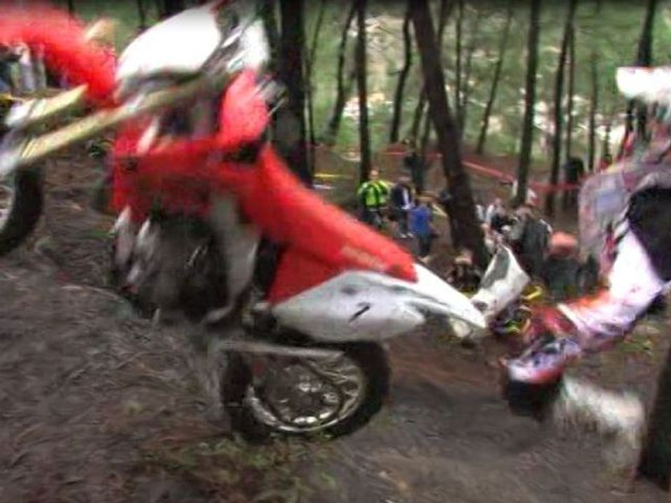 Le meilleur pilote moto du monde est-il Botswanais? ( video officielle moto journal )