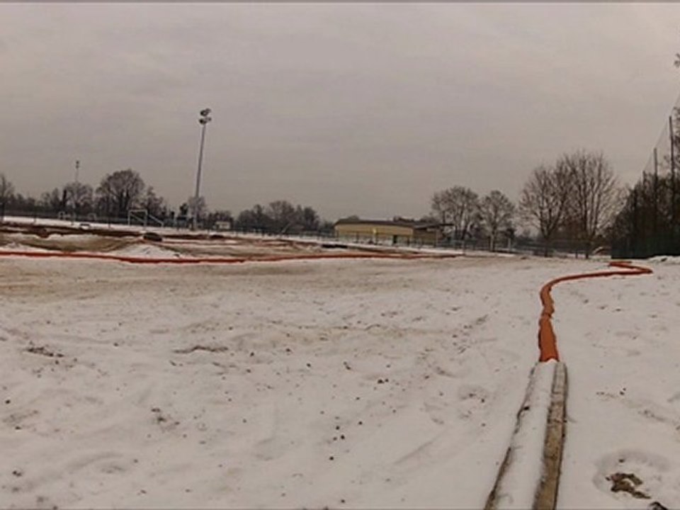 Traxxas Slash dans la neige (in snow)