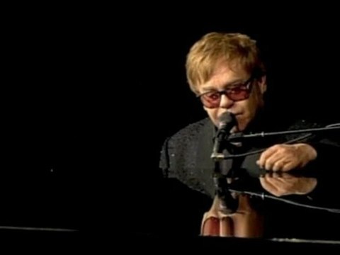 Elton John pays tribute to Whitney Houston