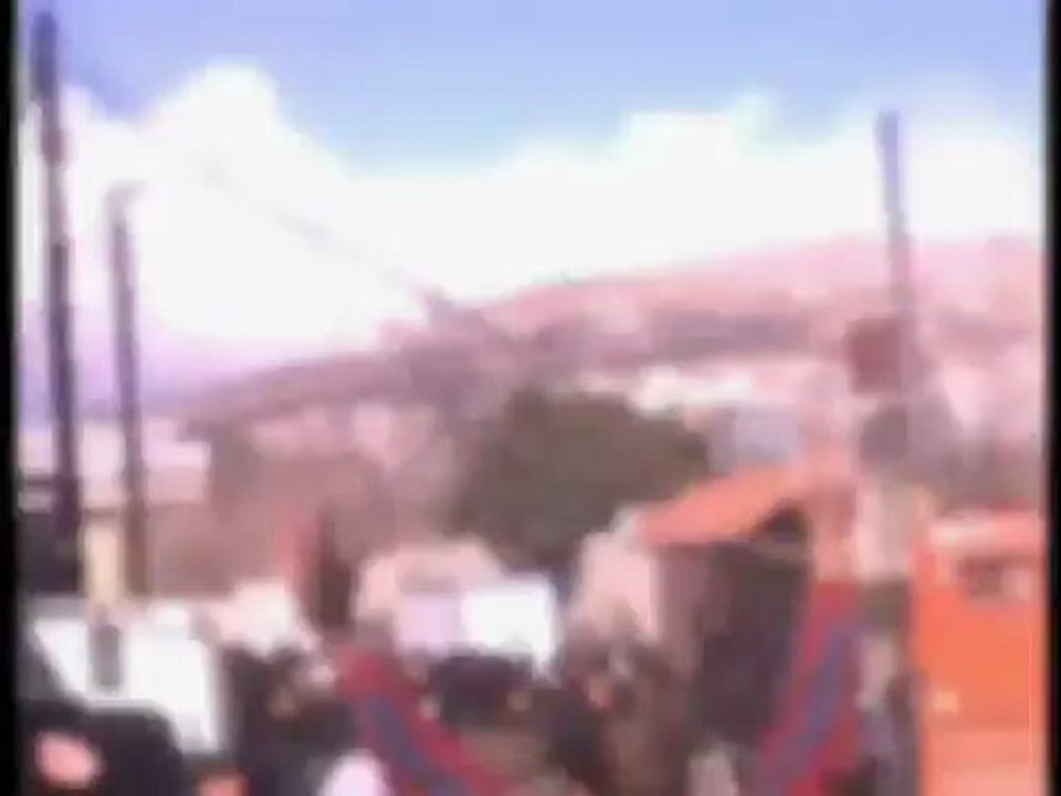 فري برس   دمشق المزة   حي المصطفى  اسعاف المصابين 10 2 2012