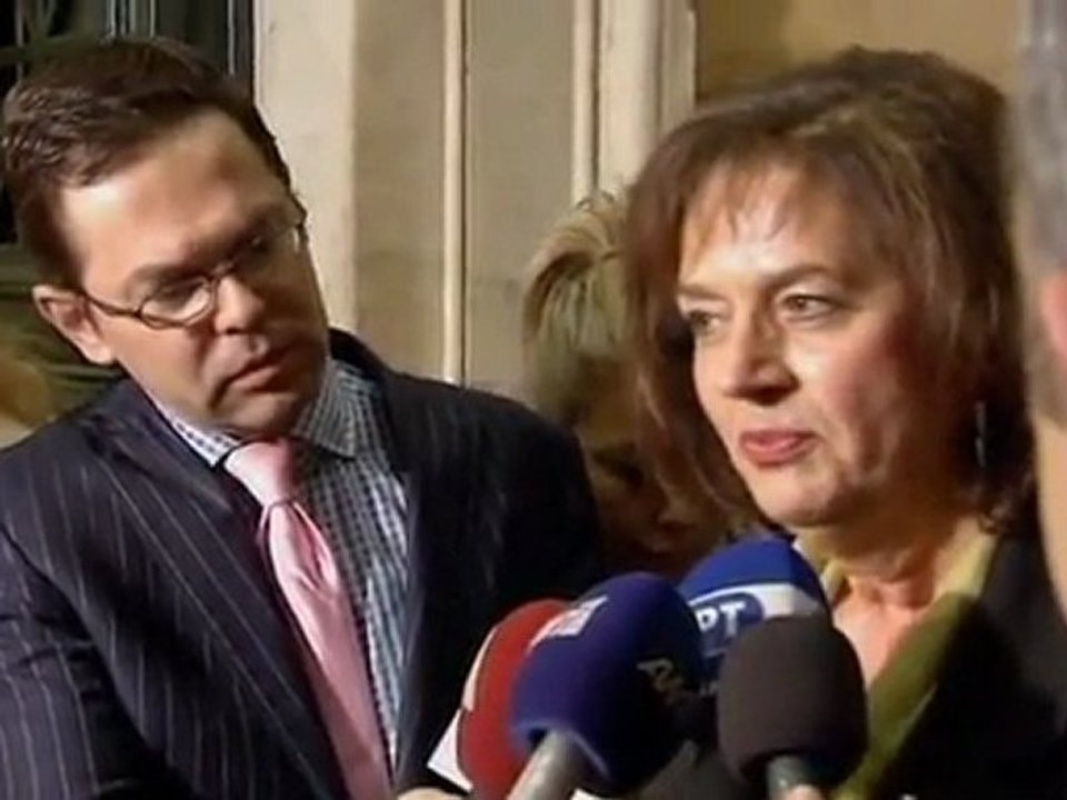 Greece backs bailout as Athens burns