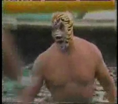 Mil Mascaras, Al Madril & Villalobos vs The Thumper, Cowboy Tony & Vince Apollo.