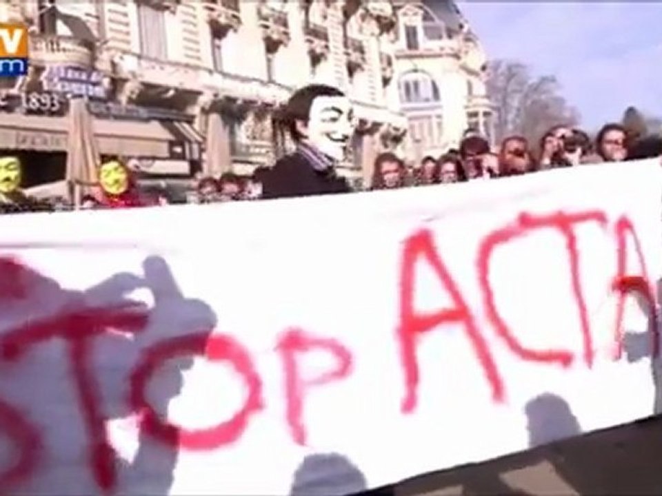 tous contre acta