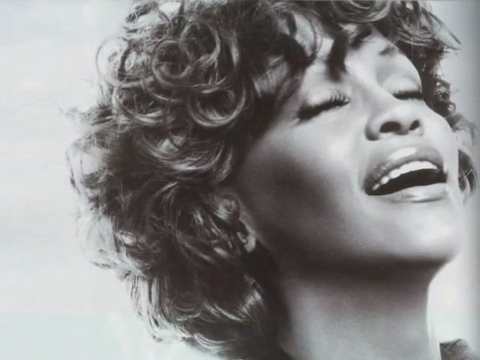 Jennifer Hudson Pays Tribute To Late Whitney Houston - Hollywood News