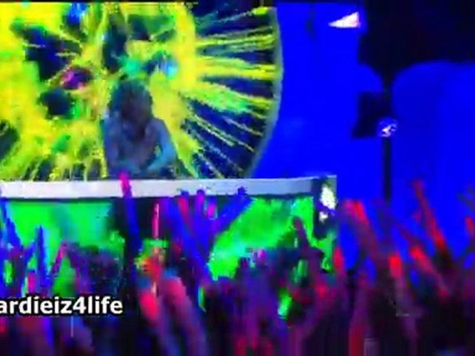 Deadmu5, David Guetta, Chris Brown, Lil Wayne, Foo Fighters @54th Grammys