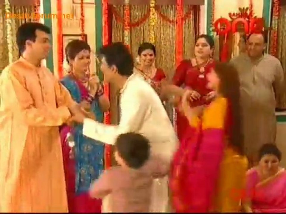 Woh Rehne Wali Mehlon Ki - 13th February 2012 - pt1