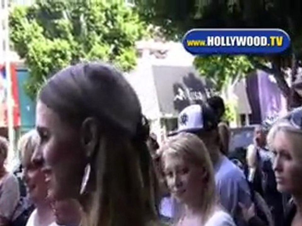 Paris Hilton Goes Shopping With Family