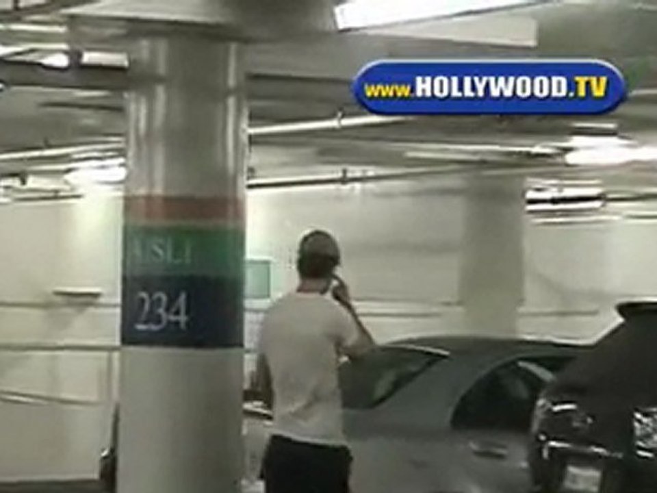 Ryan Gosling Spotted On Robertson