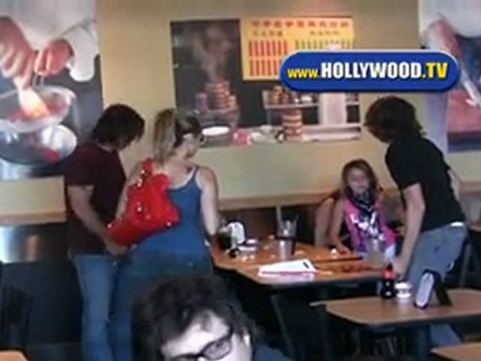 Miley Cyrus Has Lunch With Family At City Wok