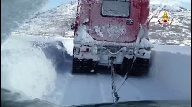 L'Aquila - Emergenza neve - VVF Traino auto nella neve